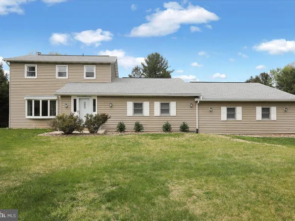 4474 Woodcrest Dr, Elizabethtown, PA 17022