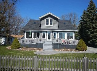 314 Edgewater Dr, Algonac, MI