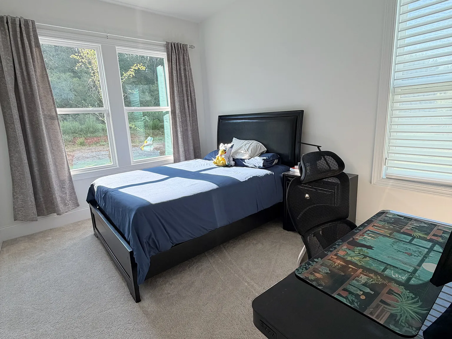 5 bed, 3550 sqft, $1,100 — Photo 2