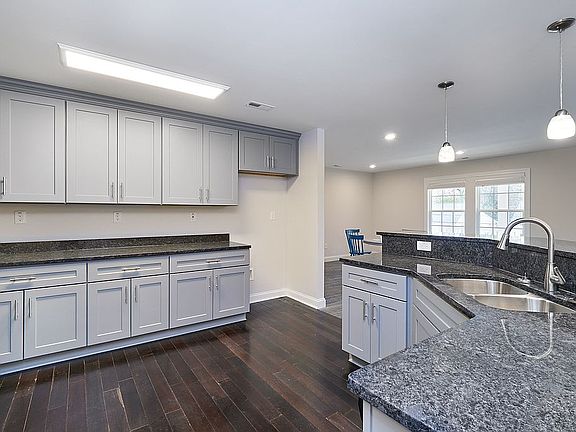 4th image of 115 W Bay Ave