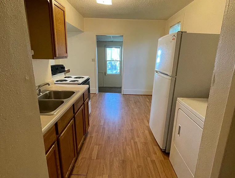 315 9th Ave — Photo 8