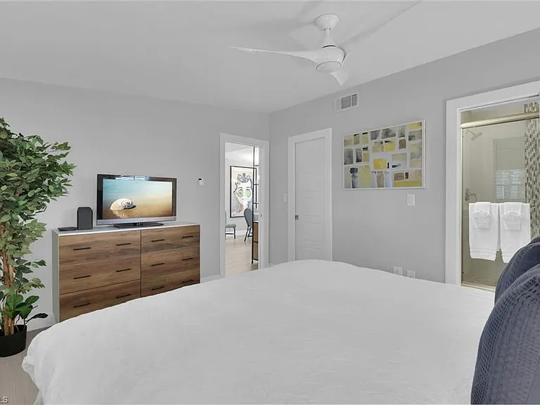 2048 Harbor Ln — Photo 15