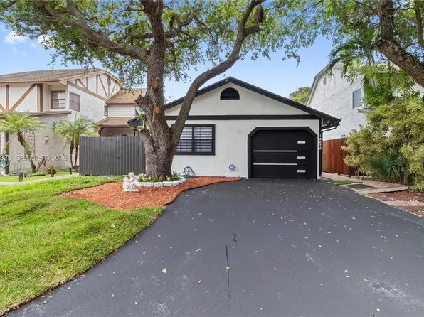 10626 SW 148th Avenue Dr, Miami, FL 33196