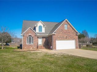 4002 Point Ct, Mebane, NC 27302