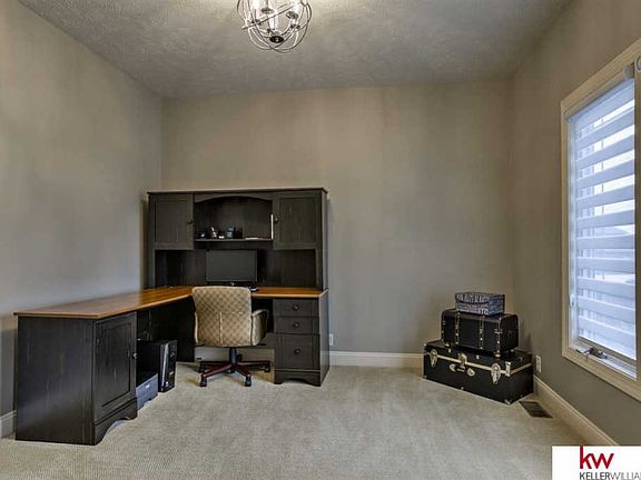 5th image of 916 S 198th St