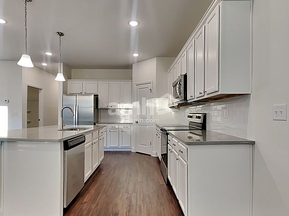 4th image of 550 Onate Cir