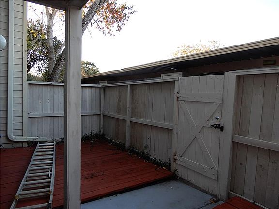 3rd image of 9527 Pagewood Ln #9527