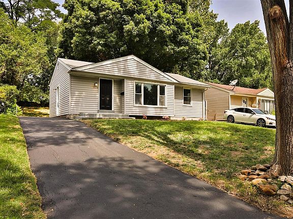 2nd image of 125 Chateau Dr