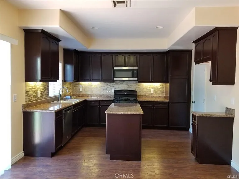 15892 Ocean Ln — Photo 2