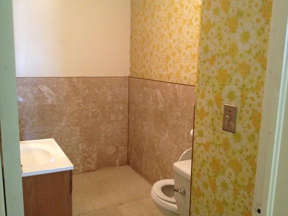 4th image of 1257 N Fresno St
