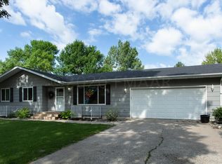 2507 Arrowhead Rd S, Fargo, ND 58103