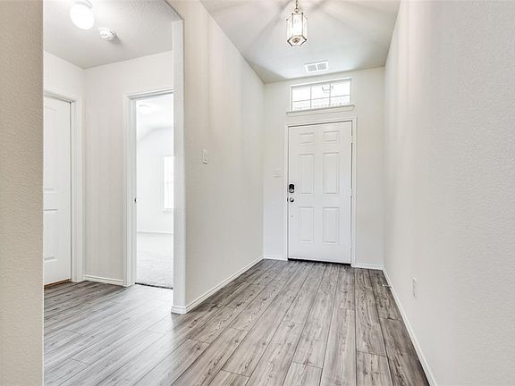 4th image of 2321 Rosaline Dr