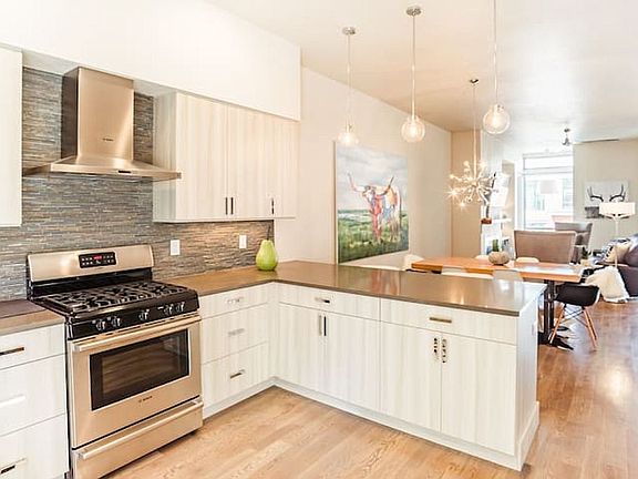 5th image of 1004 N Bannock St