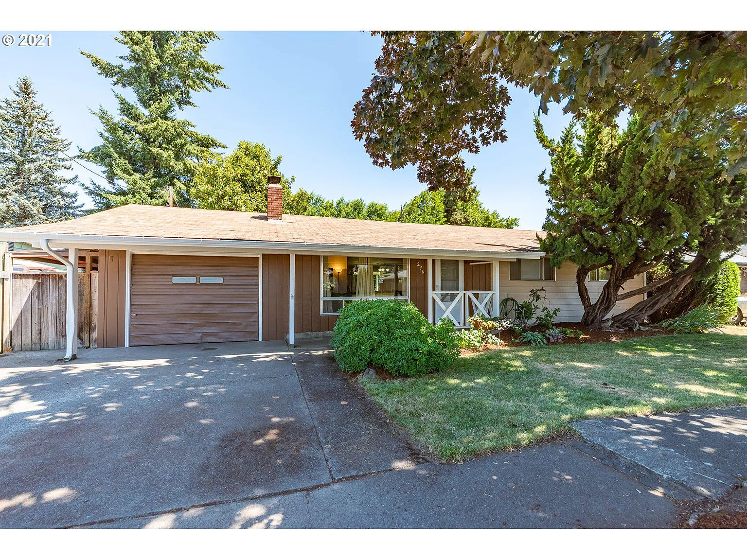 276 SW Laurel St photo 1