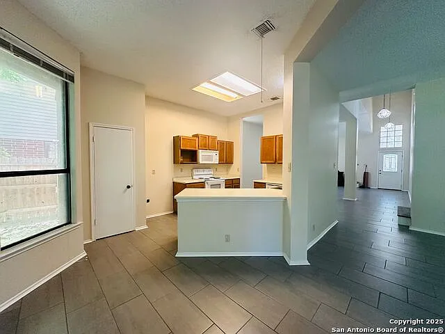 3235 Tree Grove Dr — Photo 9