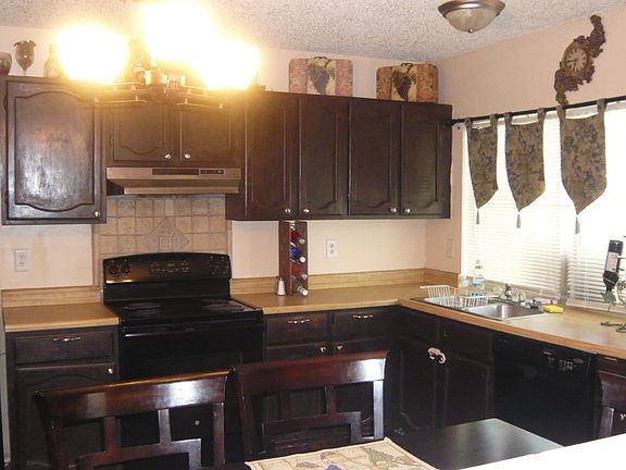 3rd image of 1306 Longmont St