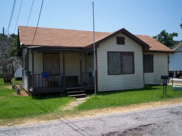 131 Dursette St, Golden Meadow, LA 70357