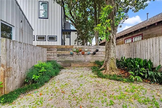 7510 Zimpel St — Photo 8