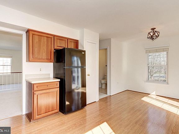 5th image of 401 Suffield Dr