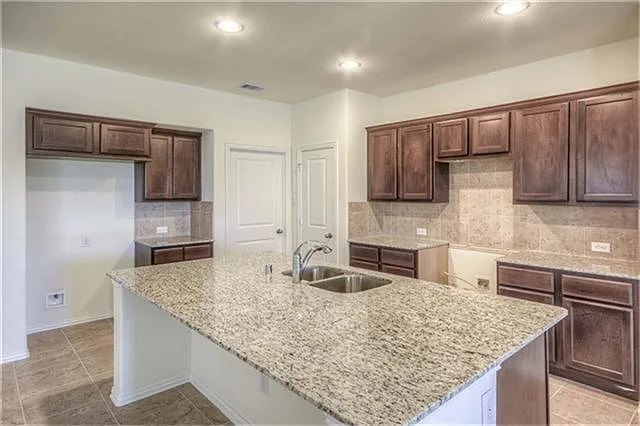 8410 Green Paseo Pl — Photo 16