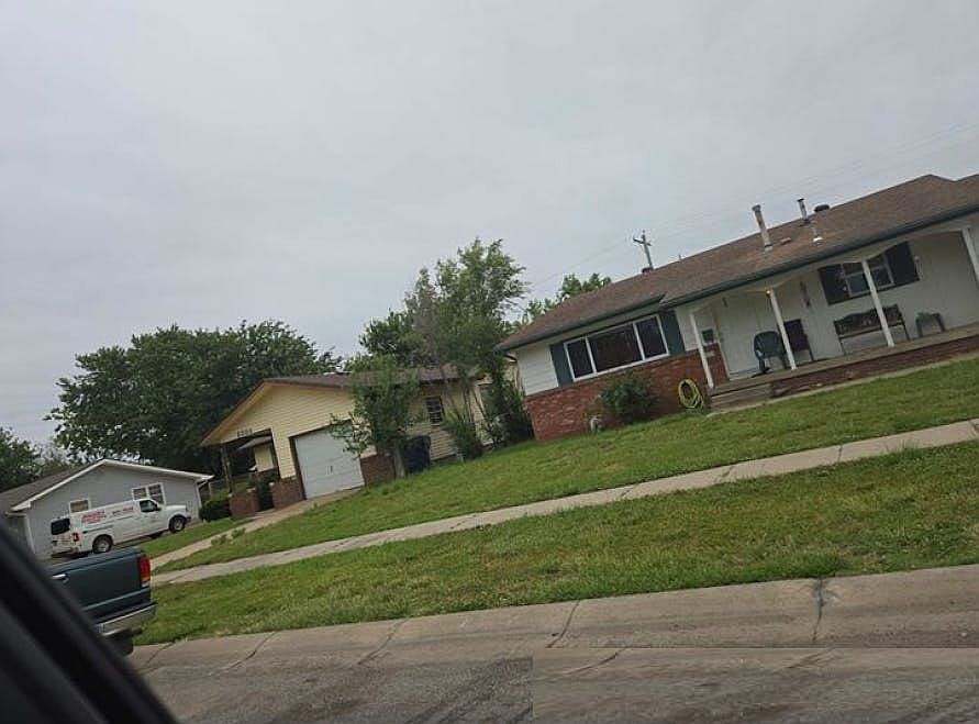 2nd image of 2303 W Southgate St