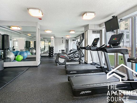 3rd image of 850 N Rush St #2305