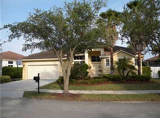 1st image of 898 Crestview Cir