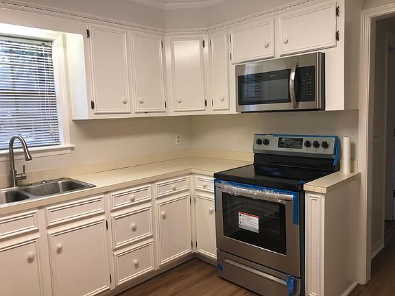 Kitchen / Stainless steel appliances