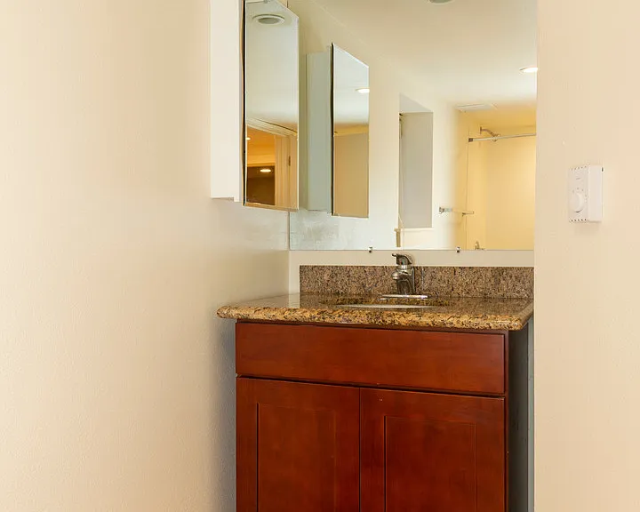 Evanston Apartments - Located on the north side of Fremont — Photo 41