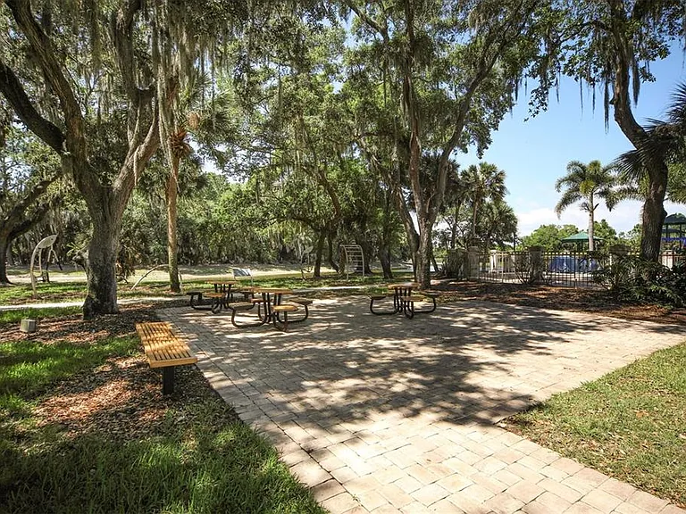 8501 Park Shore Ln — Photo 47