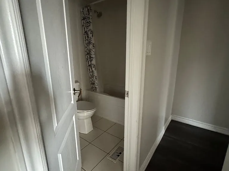 458 Linden Dr W — Photo 5