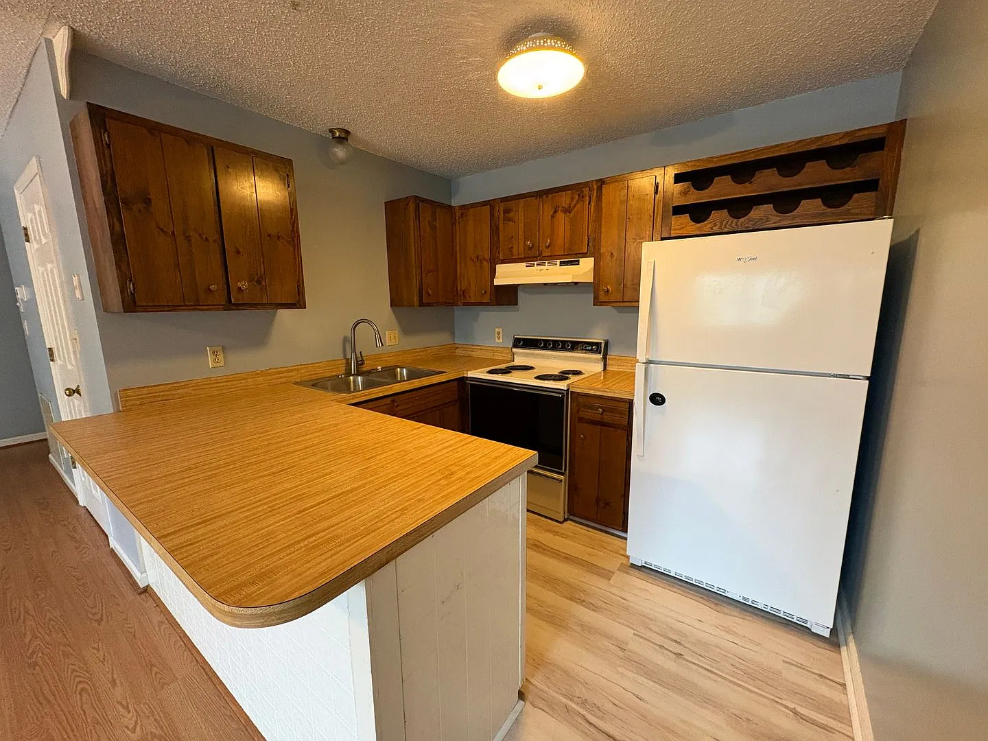 Townhouse off Cottontown Rd! Close to 501 and 221! — Photo 4