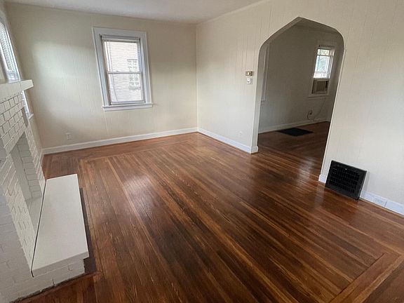 5th image of 1923 Garden Ln