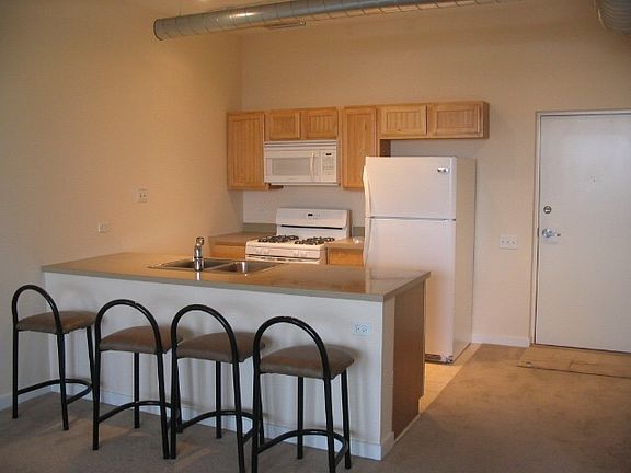 4th image of 4015 N Milwaukee Ave Unit 511