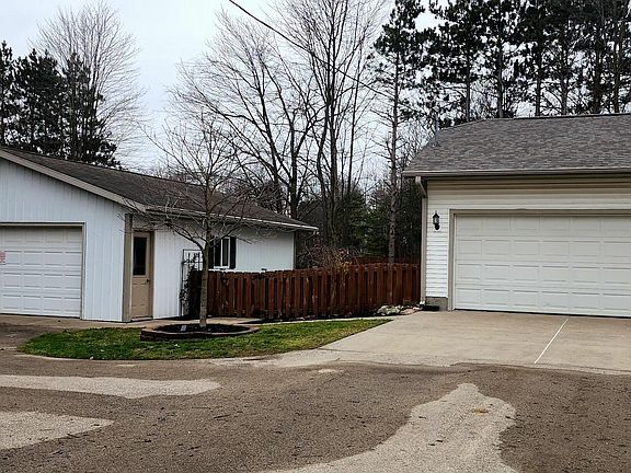 5th image of 3321 Tall Pine Dr