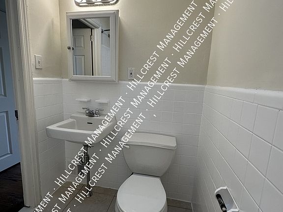 5th image of 1042 W Ashland Ave #1042