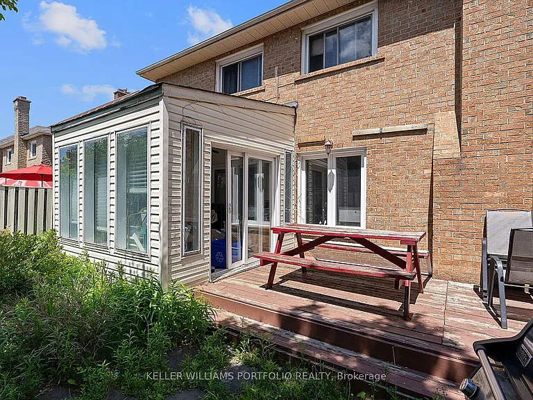 73 Jessica Gdns — Photo 50