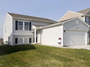 1416 Gardner Pond Ln, Vicksburg, MI 49097