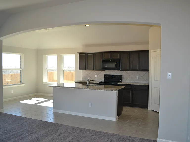 5090 Royal Springs Dr — Photo 3
