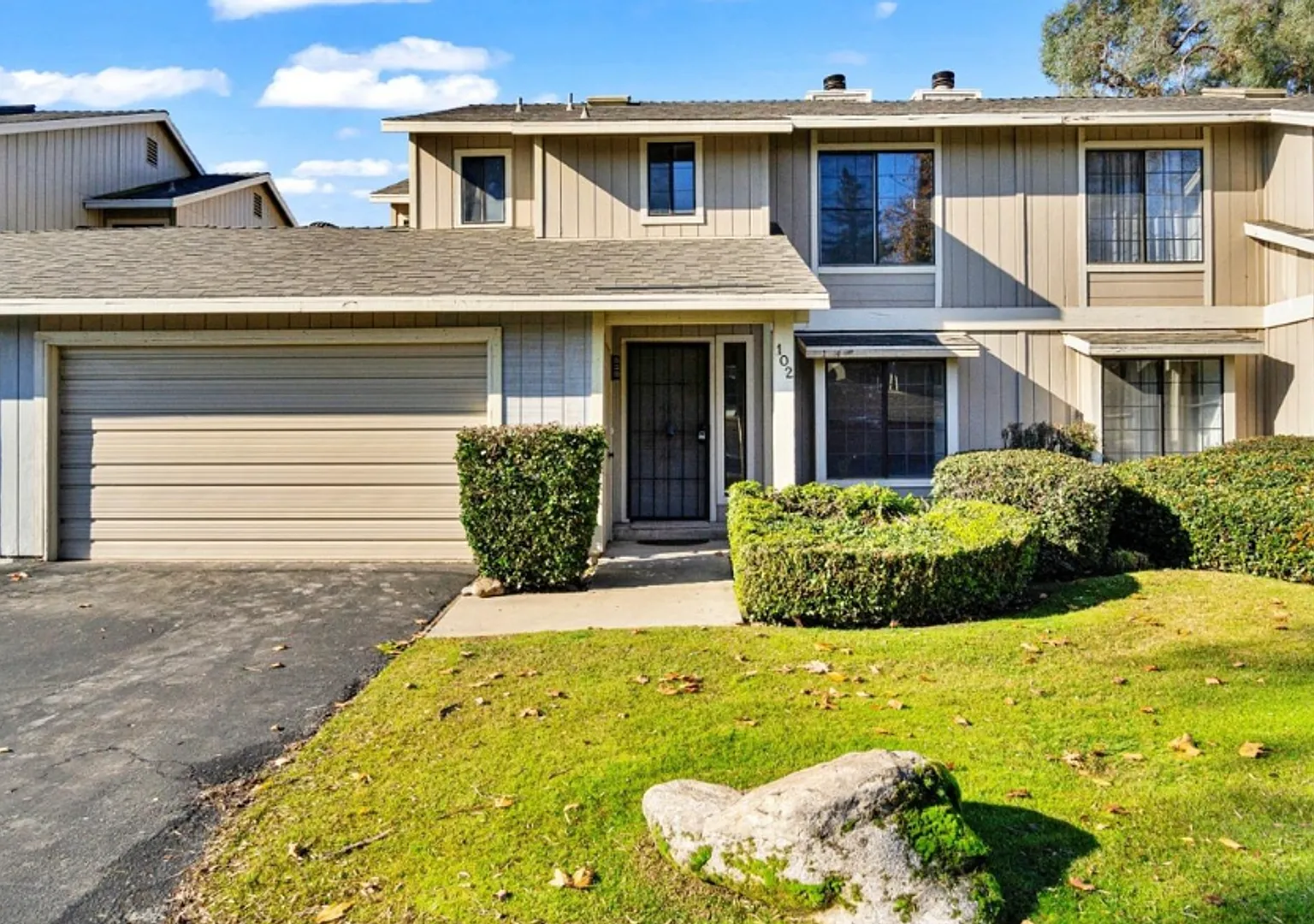 3-Bedroom Condo Near Fresno State Washer & Dryer Included! — Photo 1
