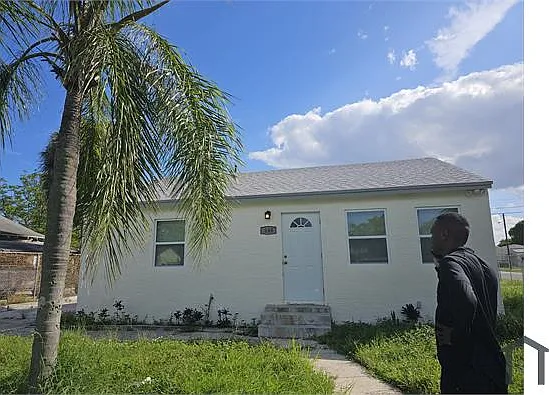 3 bed, 1200 sqft, $2,400 — Photo 1