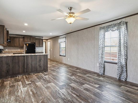 5th image of 266 Laurie Ln