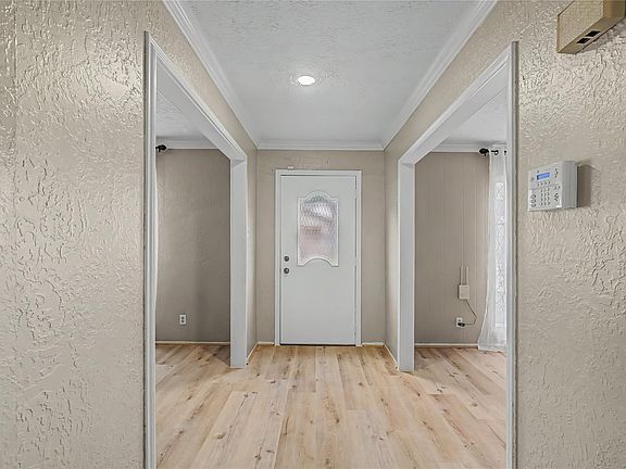 4th image of 794 Thicket Ln