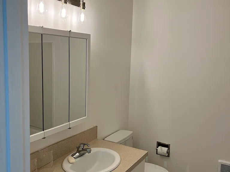 5330 SE Lafayette St #2 — Photo 5