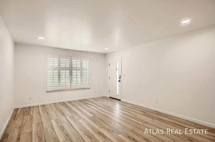 Updated Tempe Gem with Spacious Layout — Photo 2