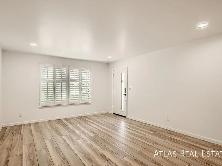 3115 S Kachina Dr — Photo 2