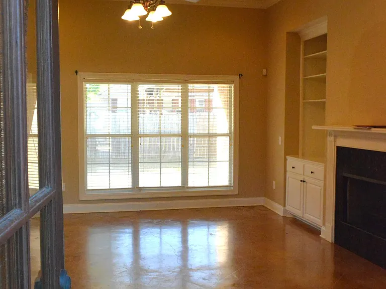644 Huntington Dr — Photo 3
