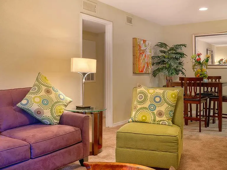 Del Lago Apartments — Photo 6