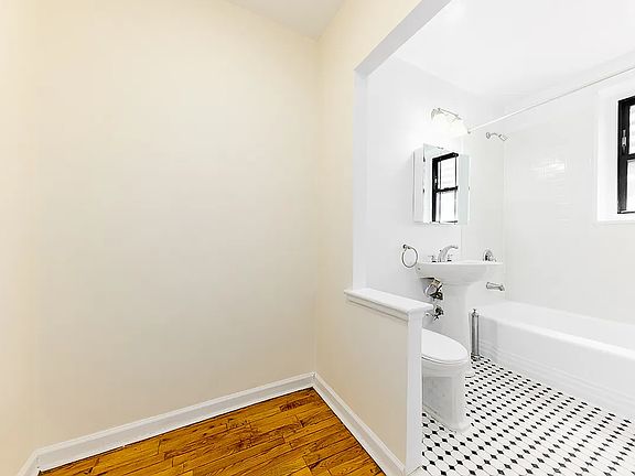 2nd image of 34-15 Parsons Blvd #A2g