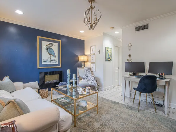 413 Kahler St APT 8, Gulfport, MS 39507